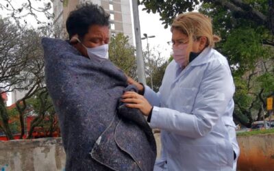 Iniciativa leva médicos e enfermeiros residentes às ruas de São Paulo para atendimento à população em situação de rua