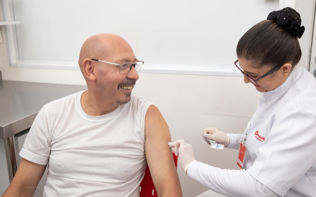 Taxa de positividade em testes de influenza aumenta 200% em dois meses na maior rede de farmácias do país