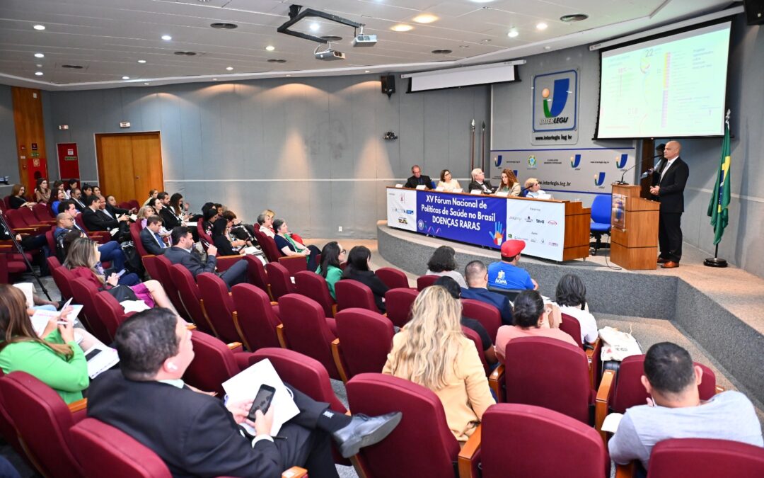 Com moderação de Carlos Eduardo Gouvêa, XV Fórum Nacional de Políticas de Saúde no Brasil – Doenças Raras recebe parlamentares e especialistas