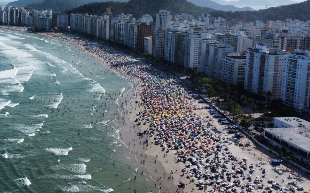 Infectologista recomenda não ir às praias contaminadas e nem sair de casa até dois dias de melhora dos sintomas. Não ingerir alimentos preparados com higiene duvidosa e frutos do mar
