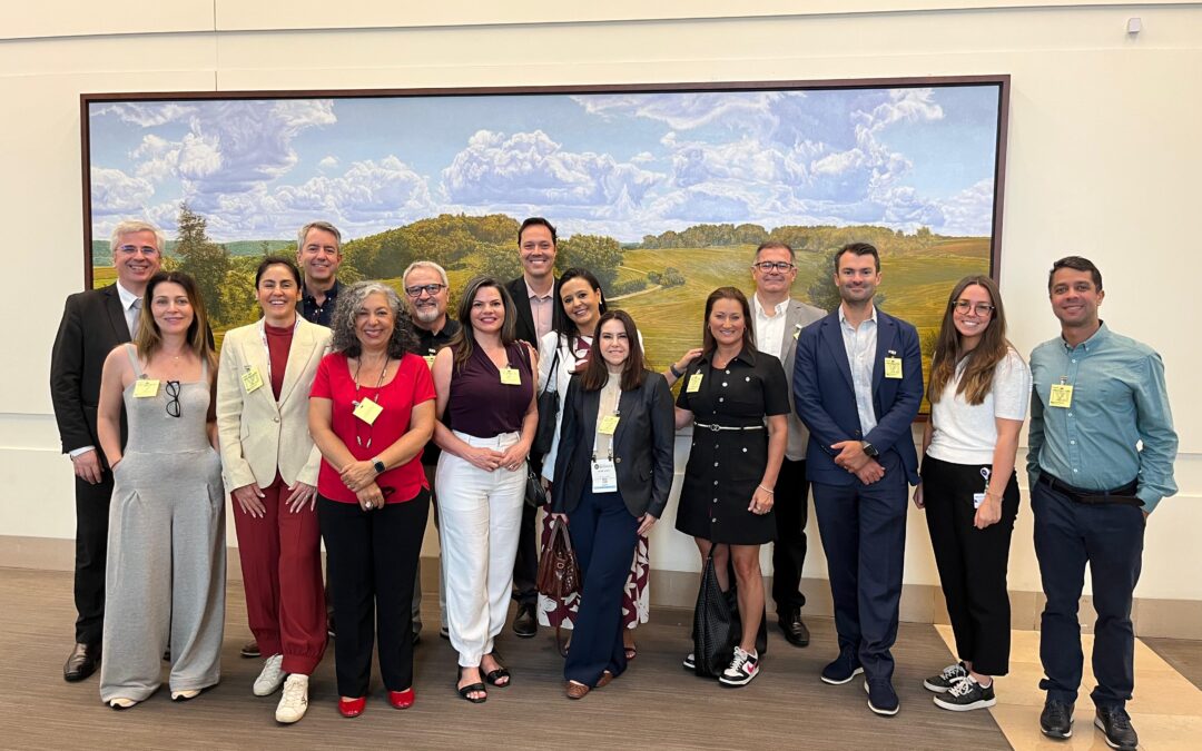 Delegação brasileira da ADLM 2025 visita Northwestern Hospital, referência mundial em medicina laboratorial