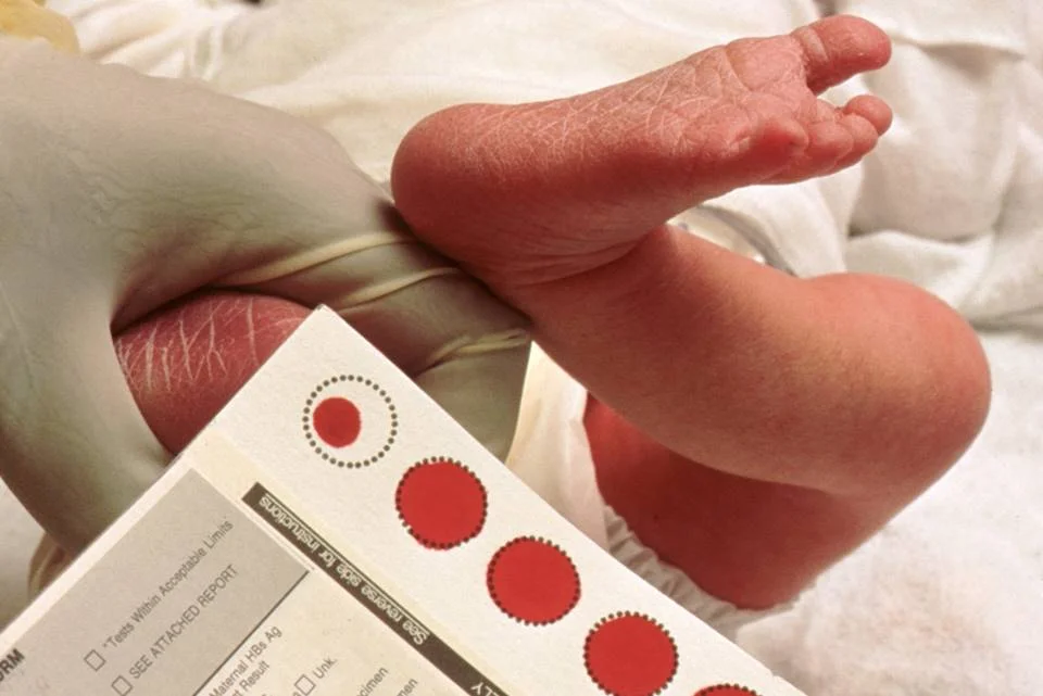 OMS faz chamado para ampliação do teste do pezinho e SBTEIM reforça cinco prioridades para a Triagem Neonatal brasileira
