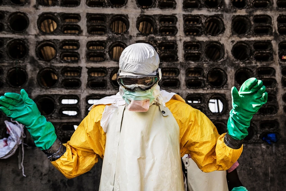 Considerar que o surto de Ebola está sob controle seria um erro, alerta Médicos Sem Fronteiras